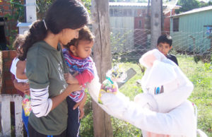Páscoa nos bairro e na escolinha Pé Pequeno
