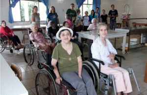 Matemática da Unisc faz doações ao asilo