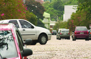 Santa Cruz sofre com paradas e estacionamentos irregulares