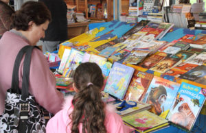Escolas participam de pré-lançamento da Feira do Livro