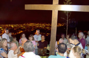 Devoção da comunidade na Sexta-feira Santa