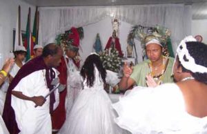 Templo de Umbanda reverencia São Jorge Guerreiro com festa e carreata