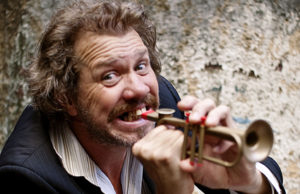 O astro do punk brega retorna a Santa Cruz