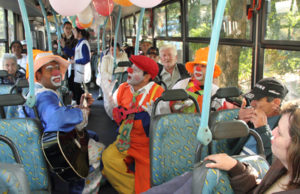 Idosos tiveram contato com a arte dos livros