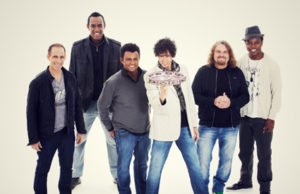 Show do Grupo Sambô agita o Esquenta Oktoberfest