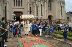 Religiosos comemoram a celebração de Corpus Christi