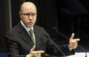 Demóstenes será substituído por ex-marido de mulher de Cachoeira