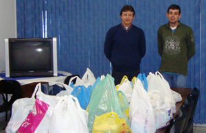 Comitê Tributário entrega mantimentos