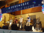 Estudantes em festival de música
