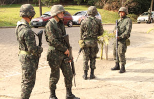 Exército realiza exercício militar