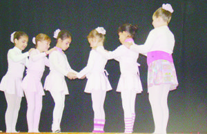 Apresentação da Ballance Escola de Balé e Festejando com Yasmin