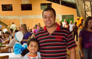 Ernesto Alves homenageia os pais