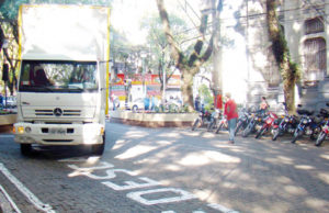 Trânsito – carga e descarga: ainda só no papel