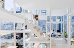 Arquiteto japonês projeta casa de vidro com 21 níveis diferentes