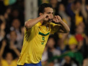 Olimpíadas: Brasil goleia e garante 1º lugar