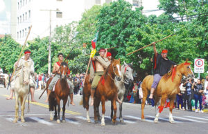 Desfile das riquezas encerra comemorações dos Festejos Farroupilhas