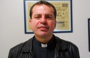 Padre santa-cruzense realiza tese sobre a Santíssima Trindade em Roma