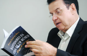 A vida de músico em livro autobiográfico