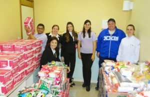 Ana Nery faz doações de alimentos adquiridos na XXV Sipat