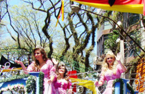 Desfile temático "Trabalho, Cooperação e Fé"