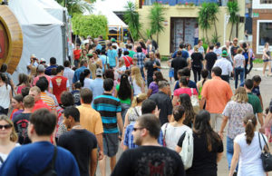 Público total da 28ª Oktoberfest chega a 420 mil visitantes em 12 dias de festa