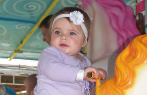 Crianças se divertem na Festa da Alegria