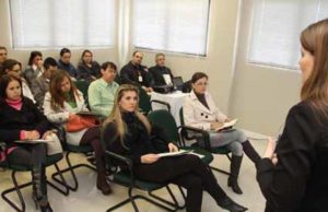 Ana Nery promove café com a imprensa