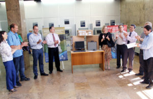 Banrisul entrega 78 computadores para a 6ª CRE