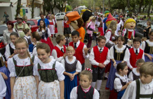 Encontro de bonecos e desfile infantil são atrações garantidas no Dia da Criança