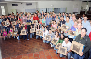 Projeto Saber da Souza Cruz entrega computadores