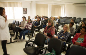Plenária discute plano de carreira dos funcionários de escola