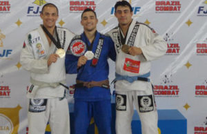 Santa-cruzenses vencem na capital do país