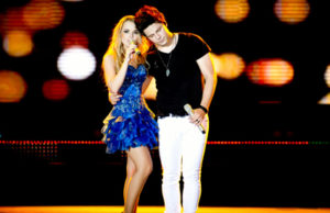 Comemoração de aniversário ao som de Thaeme e Thiago