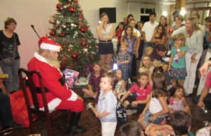A chegada do Papai Noel na AABB