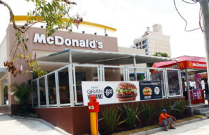 Mc Donald's inaugura loja em Santa Cruz