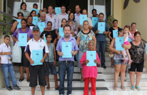 Pac Santa Cruz: Famílias recebem escrituras de terrenos