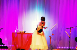 A essência da mulher encenada por Pilly Calvin