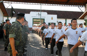 Exército: 7º Batalhão licencia 1ª turma de 2012