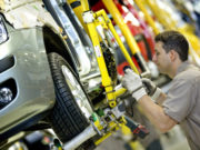 Indústria registra queda de 0,6% em novembro