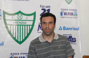 Avenida apresenta o volante Nunes