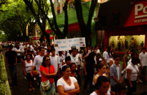 Santa Cruz faz caminhada pelas vítimas da tragédia na Boate Kiss