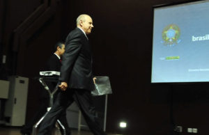 Mantega expõe sua visão aos municípios