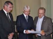 Presidente da Afubra entrega convites para a Expoagro 2013
