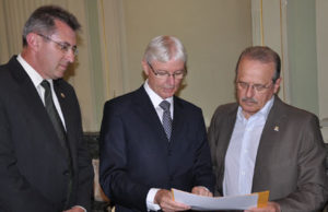 Presidente da Afubra entrega convites para a Expoagro 2013