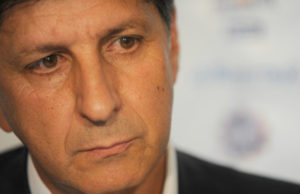 Saída: Paulo Porto fora do São Luiz