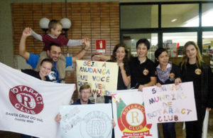 Ato humanitário: Rotaract Club distribui mais de 500 abraços