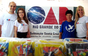 OAB faz entrega de material escolar