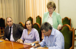 Prefeitura renova convênios na área social