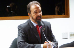 Câmara dos Deputados: Moraes rebate críticas ao tabaco