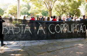 Dia do Basta levou dezenas às ruas